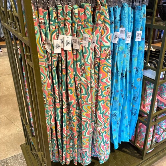 Brand New Genuine Disney Parks Merchandise Chip ‘n’ Dale Retro-Style Leggings - Picture 7 of 13
